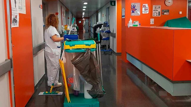 trabajar en limpieza hospitalaria